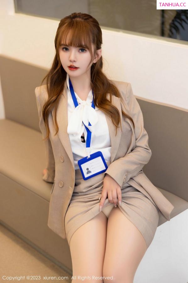 张思允  [XiuRen]高清写真图 2023.07.13 No.7073 张思允Nice Ol职业装第8张图片
